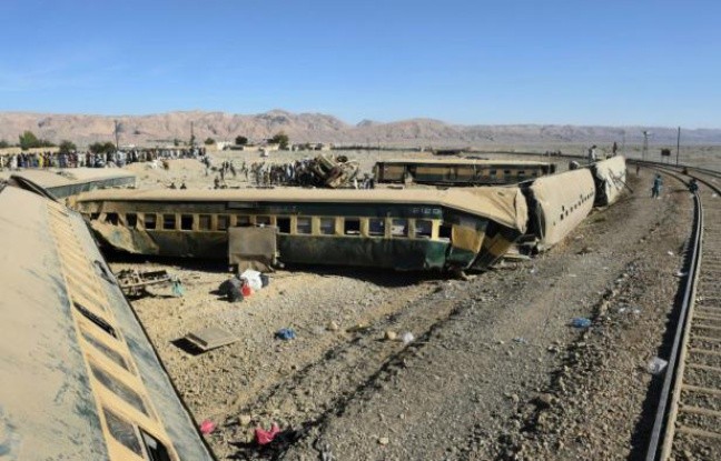 Pakistan: au moins 12 morts dans le déraillement d’un train - ảnh 1